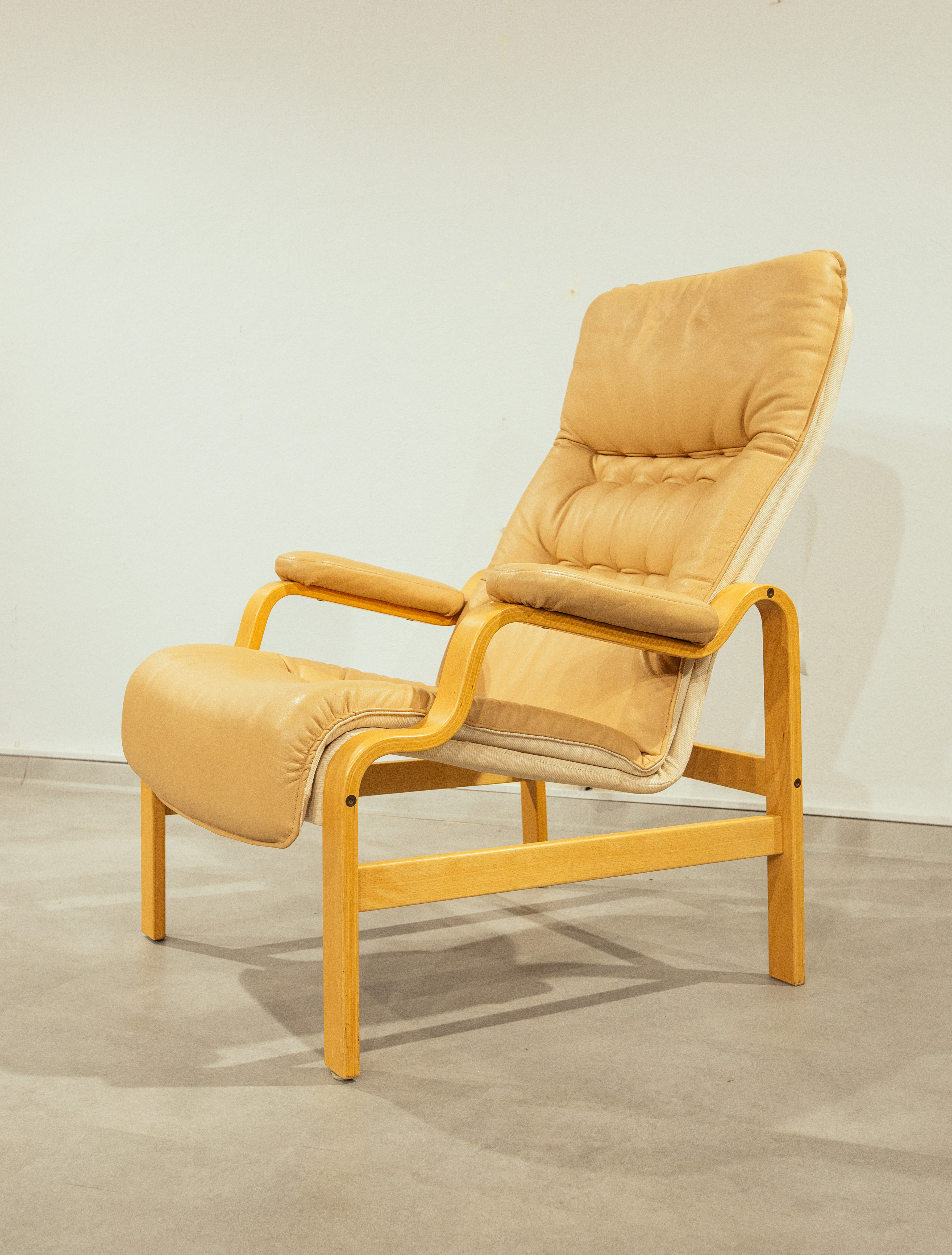 Mid-Century Modern Scandinavian Lounge Chair 